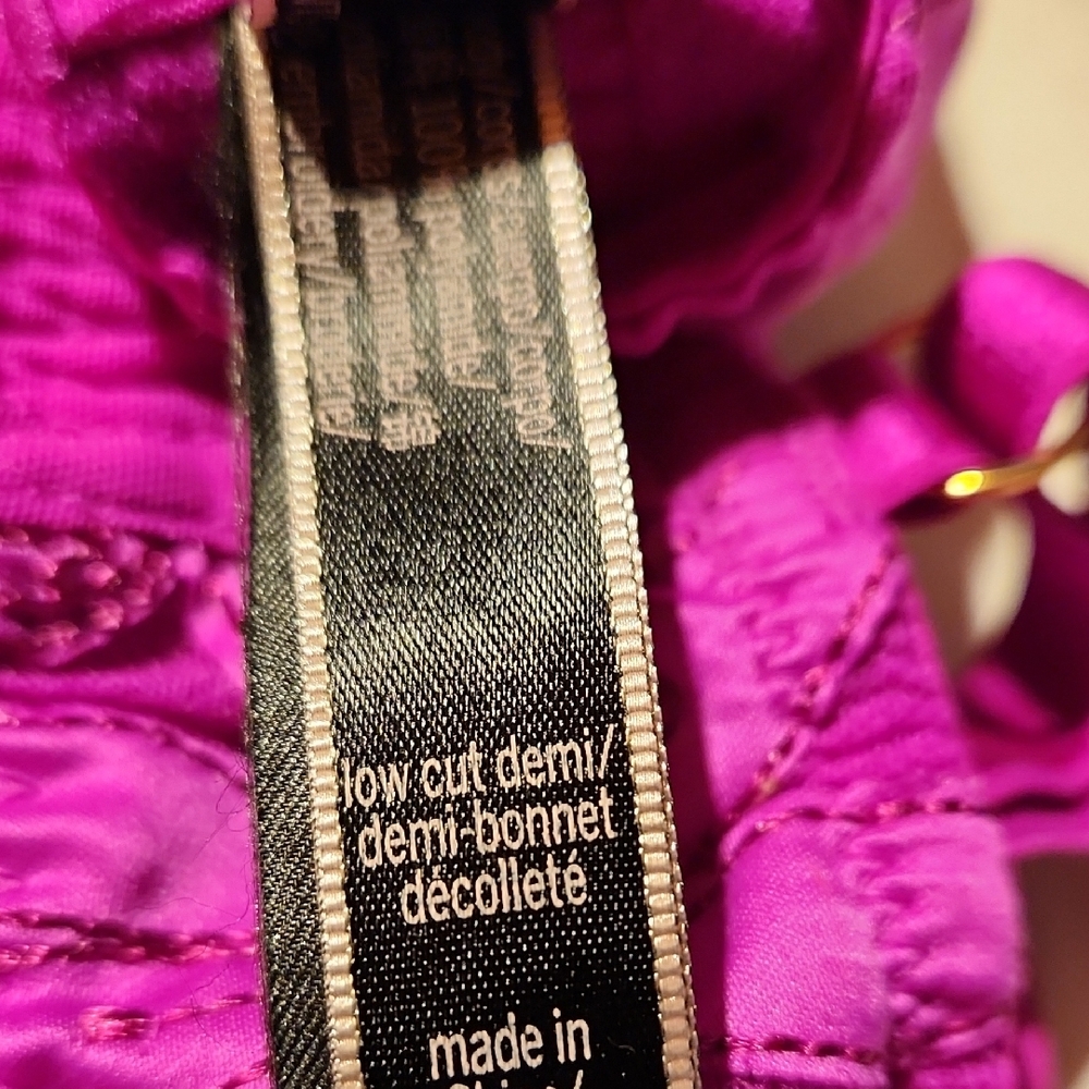 Victoria's Secret Fuchsia Lace Bra - Picture 5 of 5